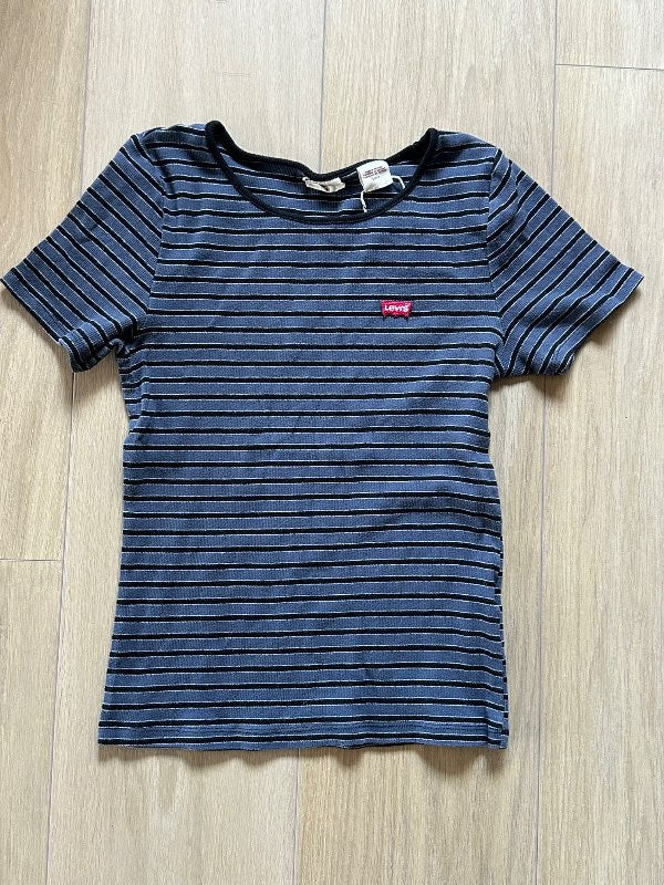 Levi’s top stripes