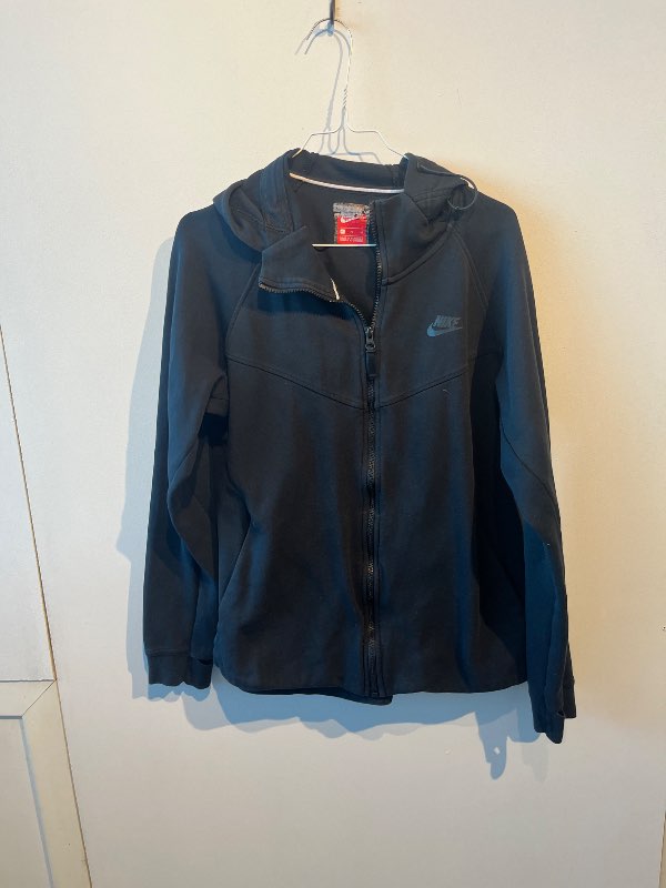 g nike peysa svört