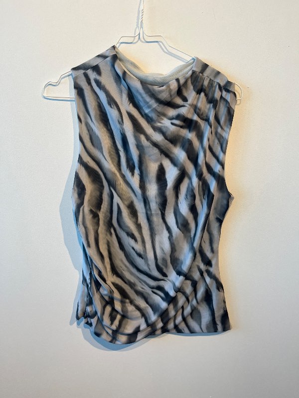 svartur hvítur bolur