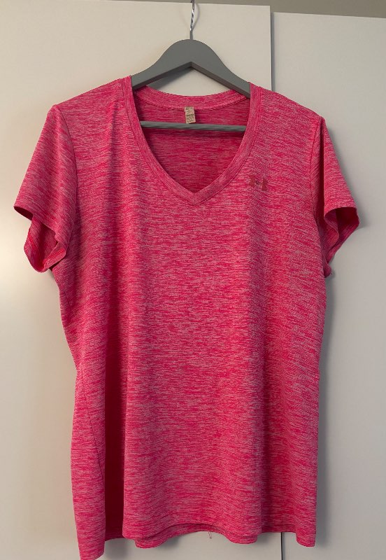 Bleikur bolur “Under Armour”