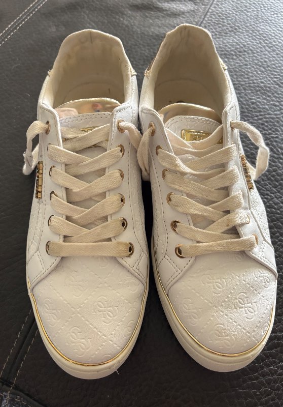 Guess hvítir strigaskór