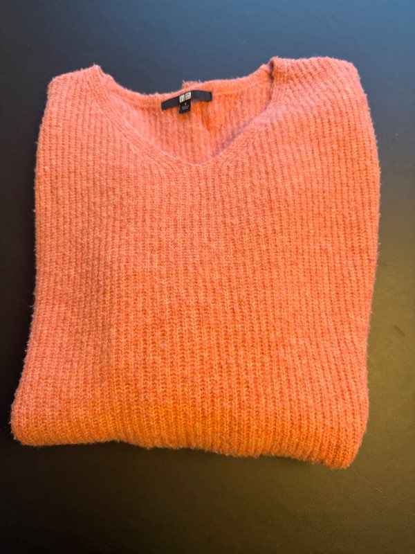 Uniqlo peysa rauð