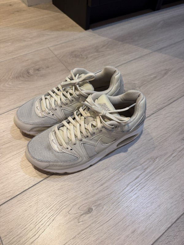Nike ljósir skór