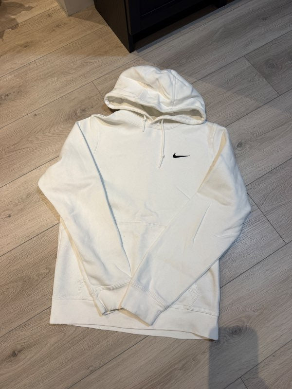 Hvít nike hettupeysa