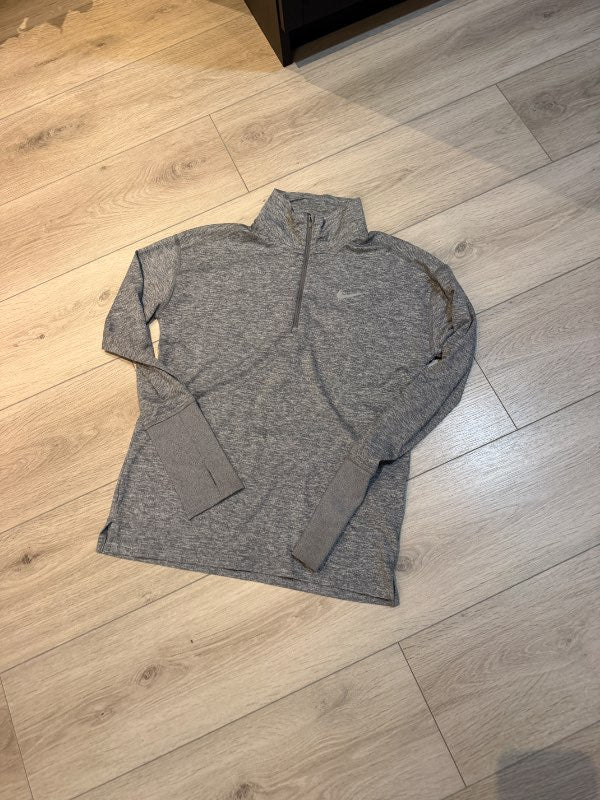Nike grá