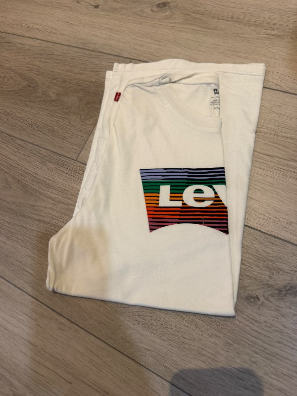 Hvítur levis bolur