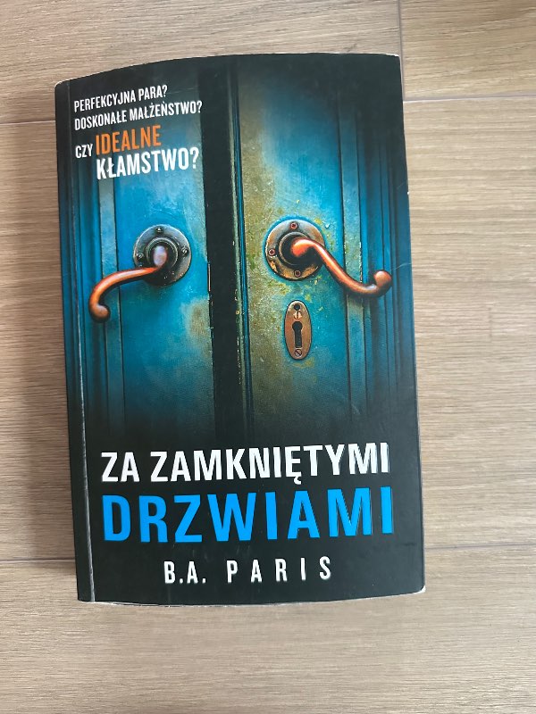 „Za zamkniętymi drzwiami”