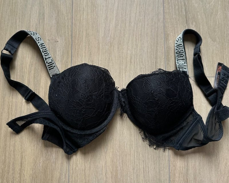 Victoria’s Secret black bra B75