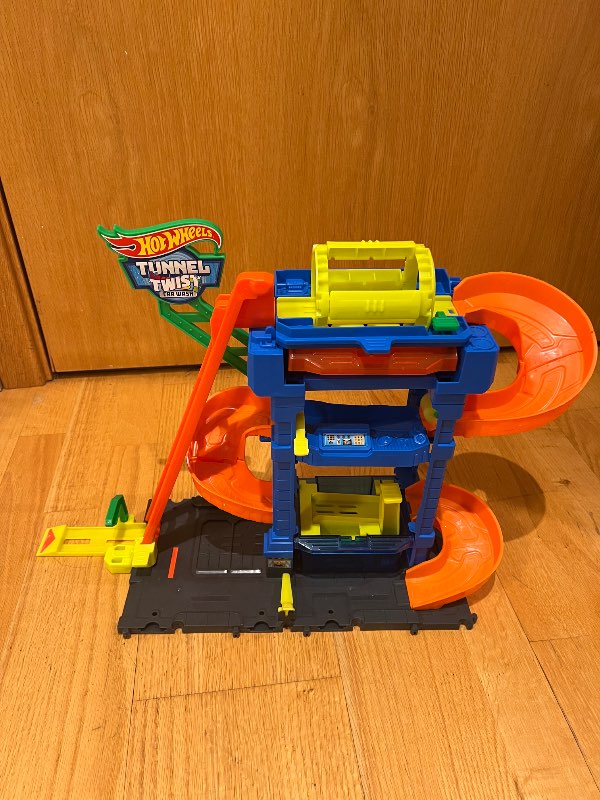 Bílaþvottur á Hot Wheels