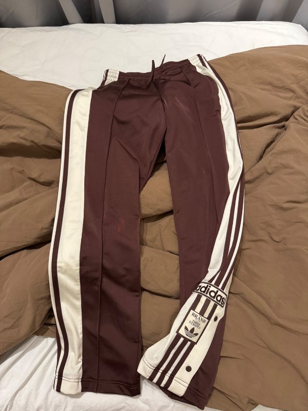 Brúnar Adidas buxur