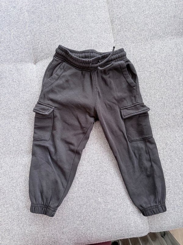 svartar HM buxur með vösum