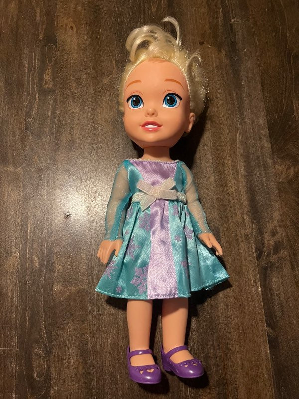 Elsa Frozen dúkka