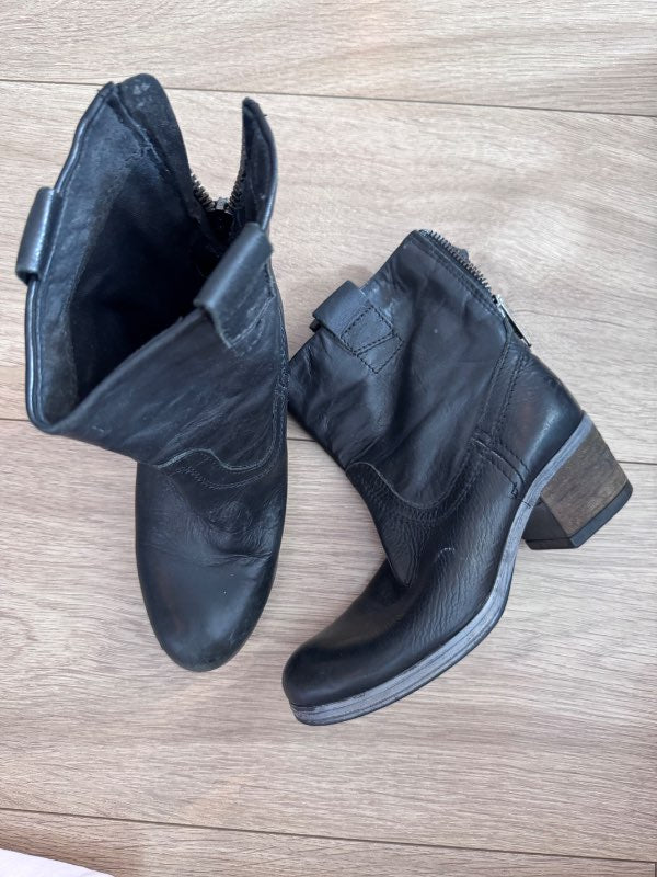 Lág svört leður stígvel