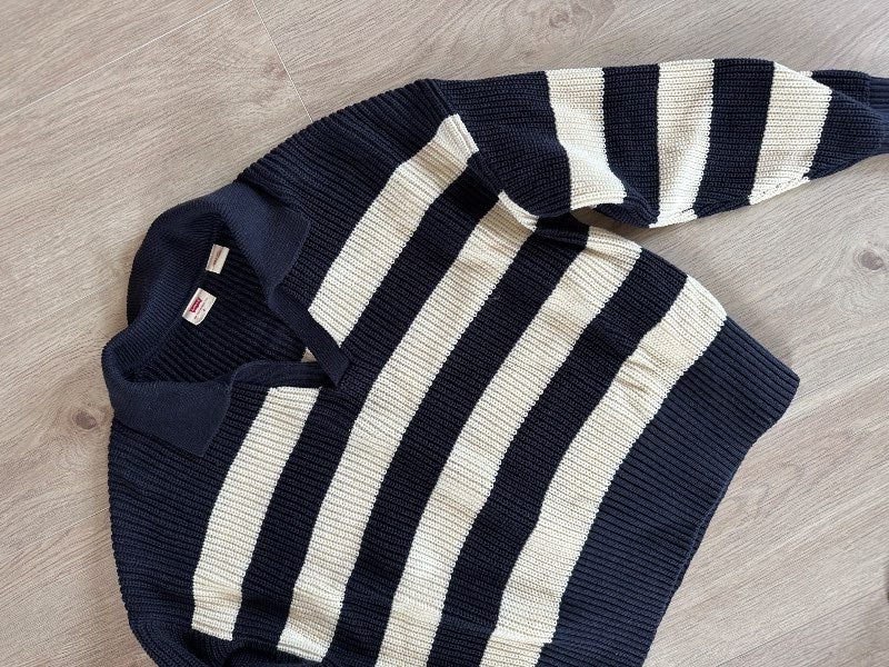 Röndótt levis prjónapeysa