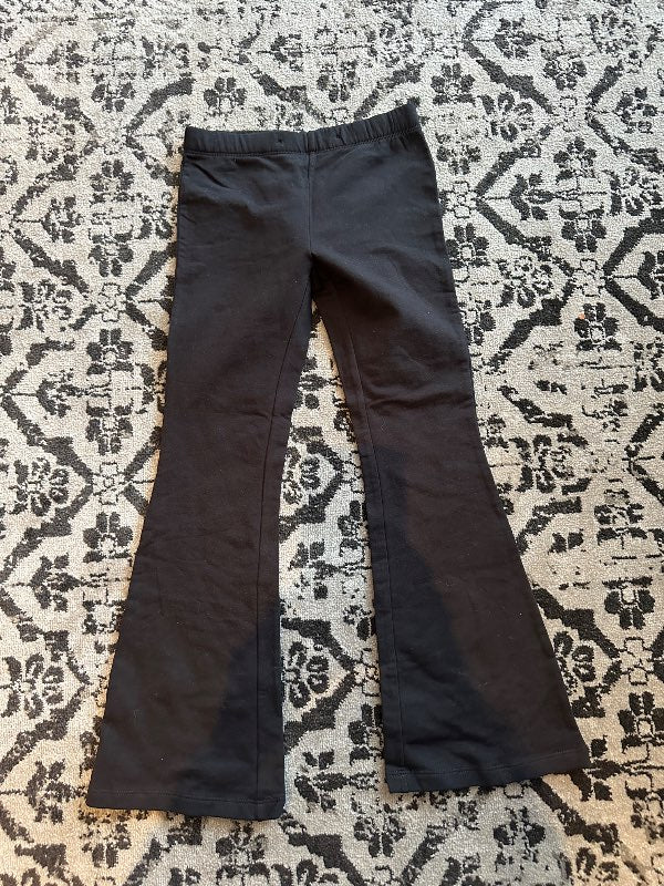 Svartar útvíðar buxur