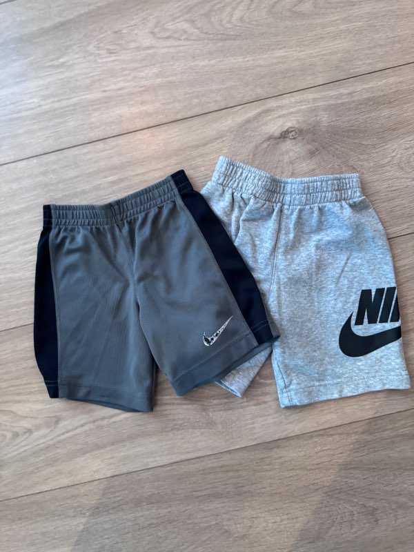 Nike stuttbuxur gráar og svartar