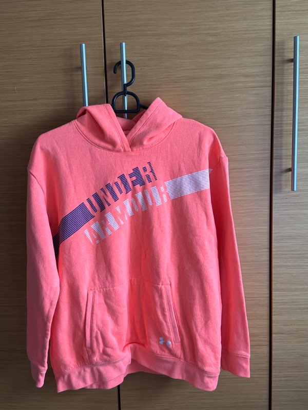 Under Armour hettupeysa