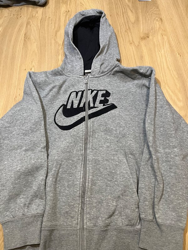 nike hettupeysa grá