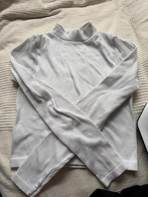 White turtleneck STRADIVARIUS