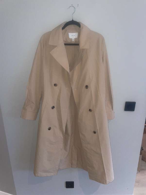 Vila trench coat - Einu sinni notaður