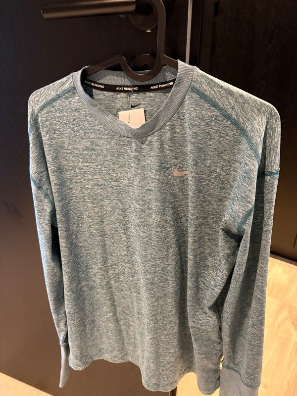 Nike peysa