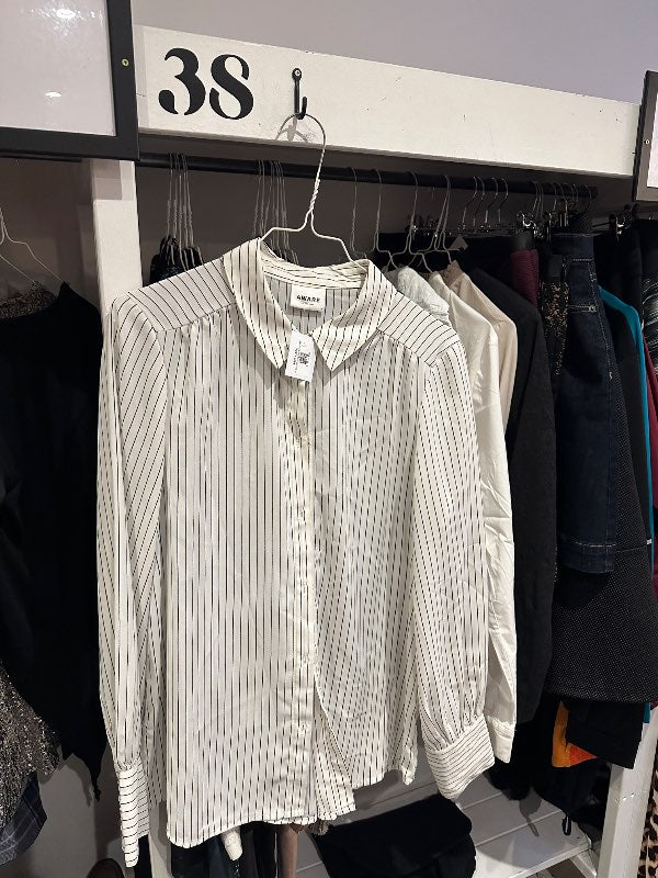 Röndótt skyrta AWARE