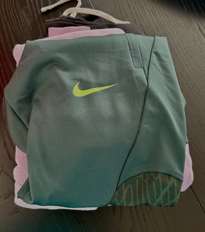 Nike joggingbuxur dökkgrænar