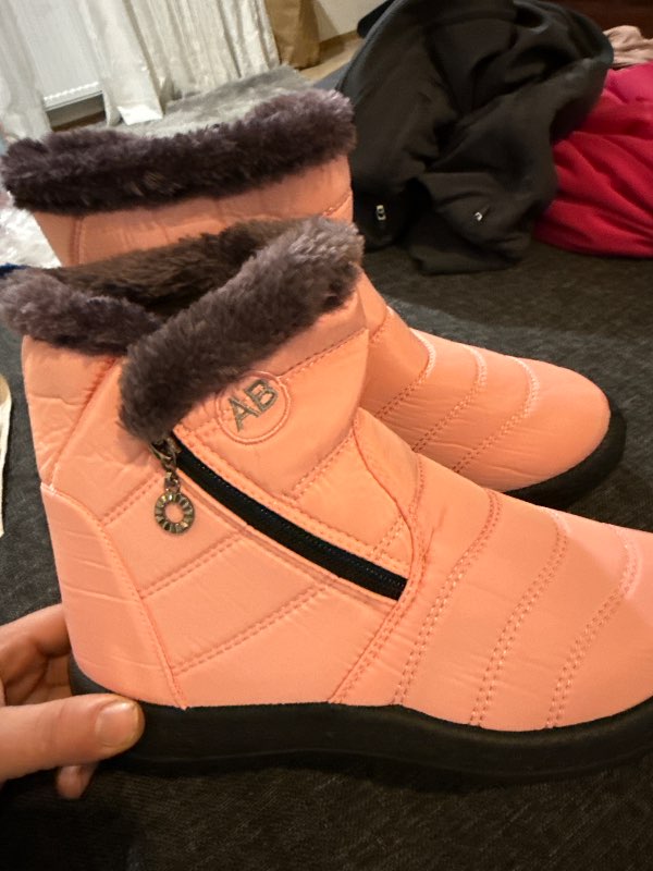 Snow boots