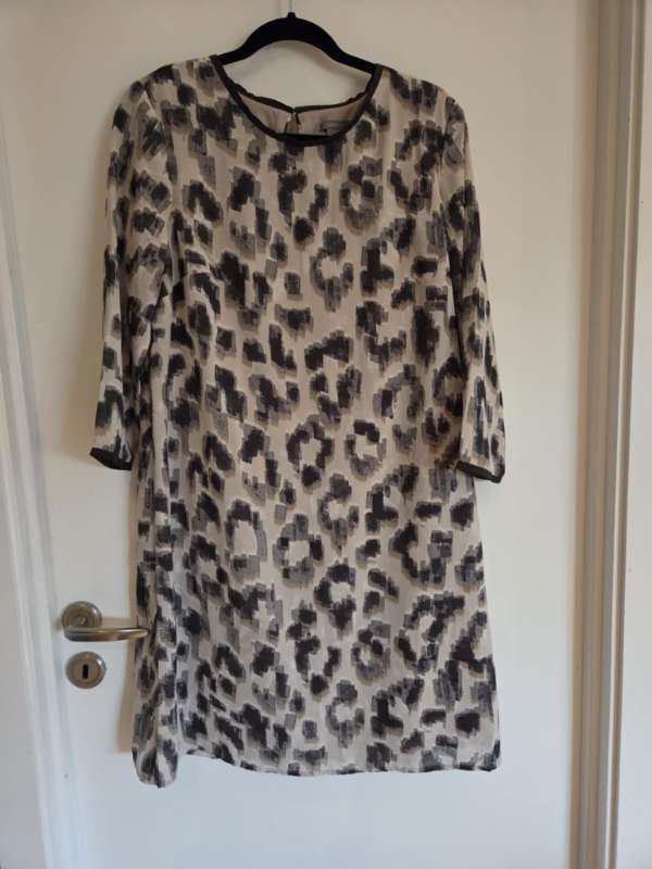 Lindex kjóll hvítur og grár 40