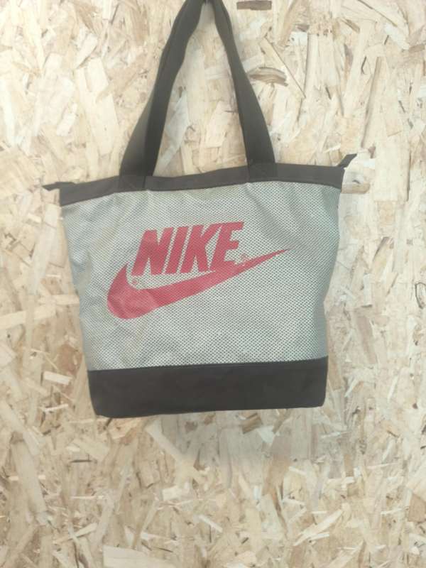 Nike retró íþrótta taska