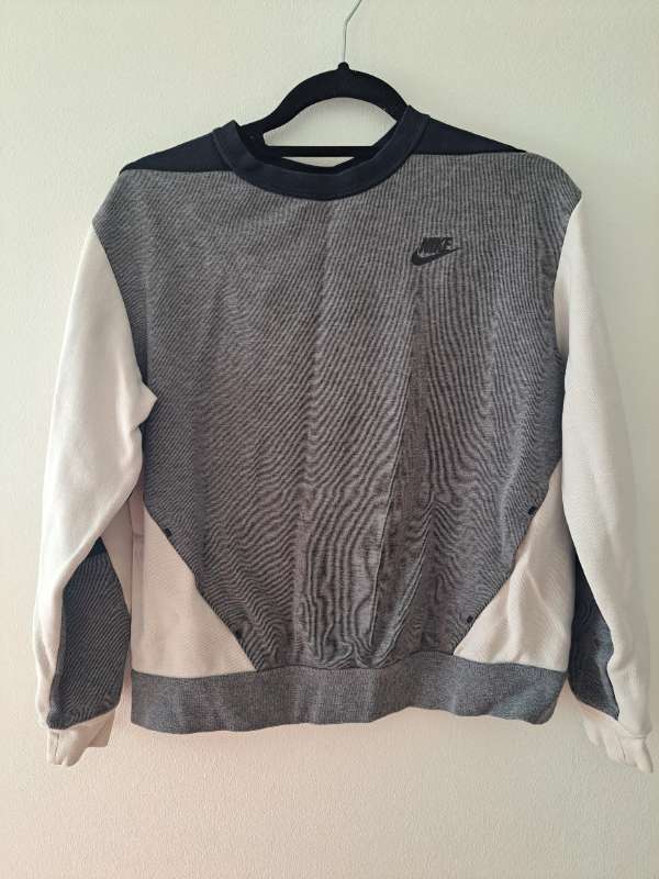 GRAY SWETER NIKE