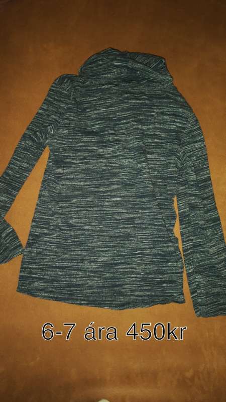 Dökkblár síðerma bolur