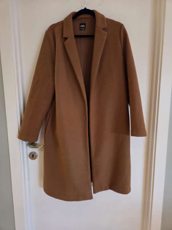 Zara brún kápa XL