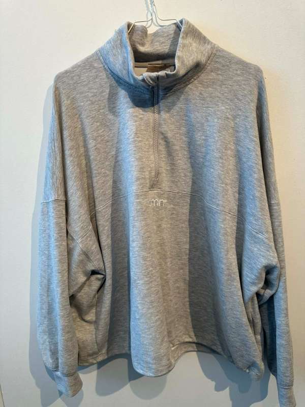 Aimin hálfrennd peysa grá