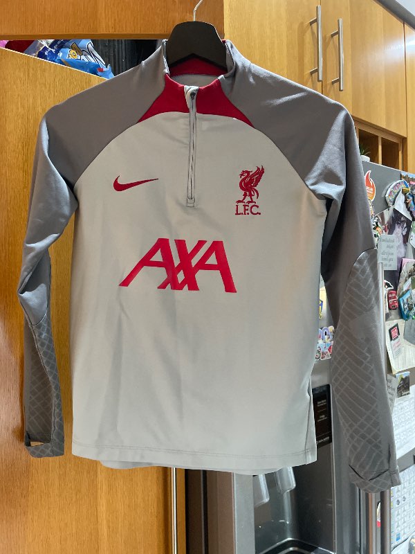 Liverpool grá nike