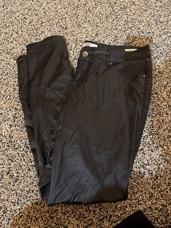 monday pleður buxur