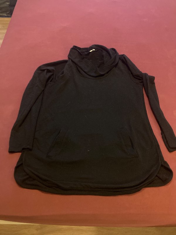 Svartur langermabollur með vösum