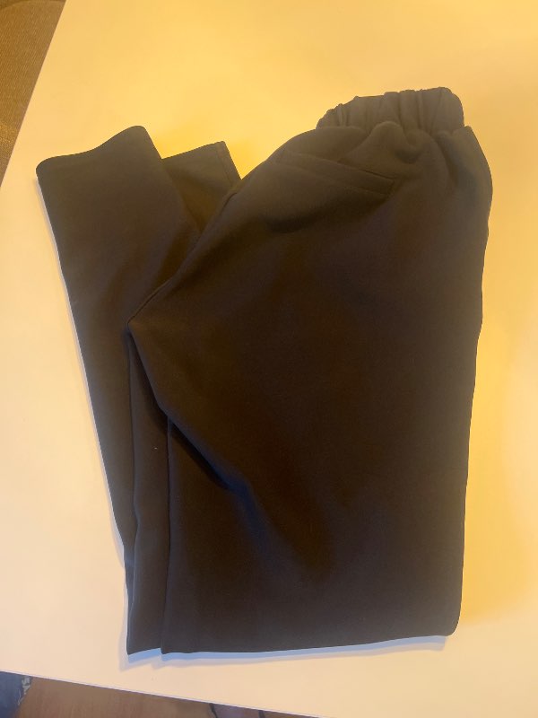 V svartar buxur