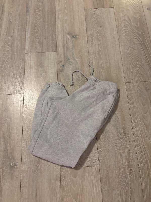 Gráar joggingbuxur