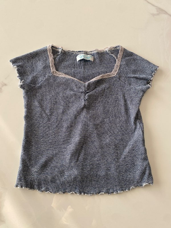 Blár og hvítur bolur