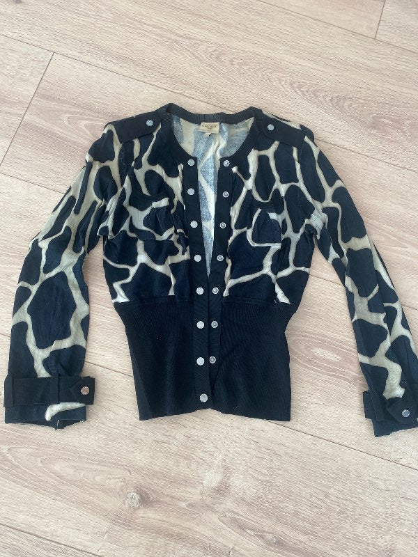 Peysa hneppt Karen Millen