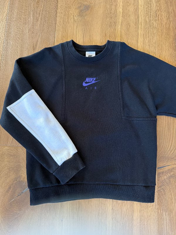 Nike svört og hvít peysa