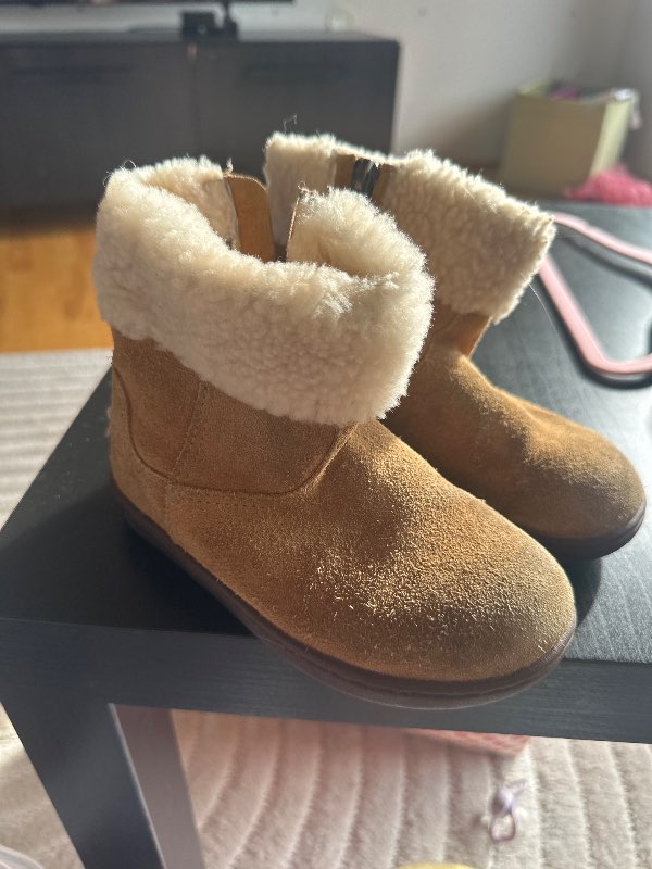 UGG kuldaskór