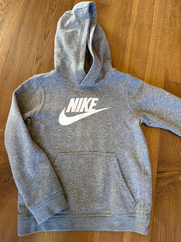 Nike grá hettupeysa