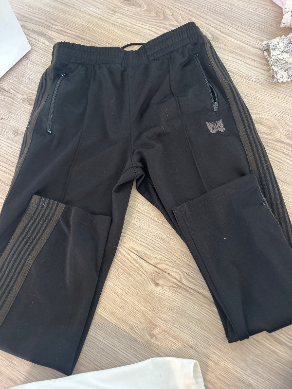 Á/Nedles svartar buxur