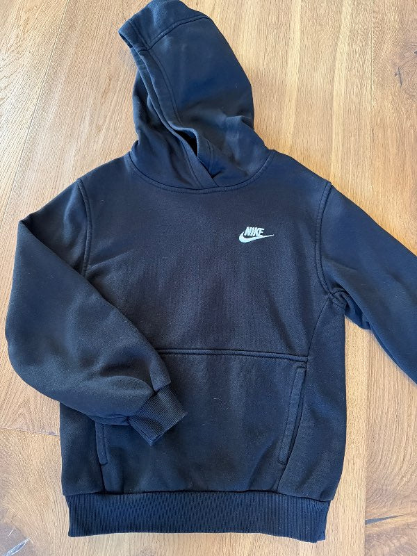 Nike svört hettupeysa