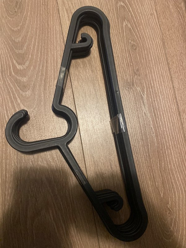 black clothes hangers 10pcs