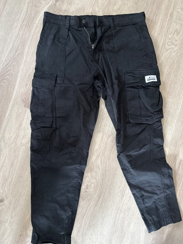 Cargo buxur svartar