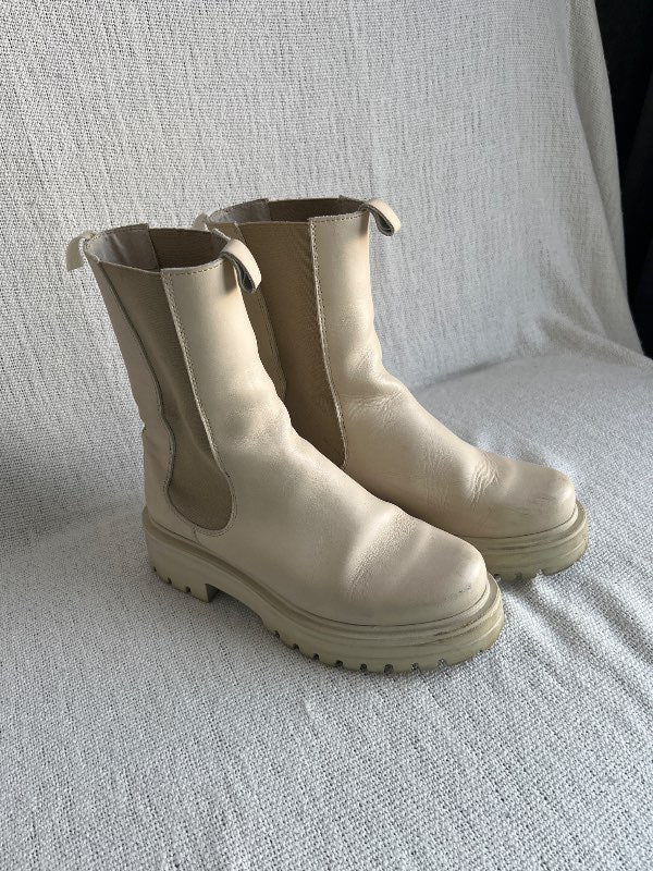 Jodis kremaðir skór