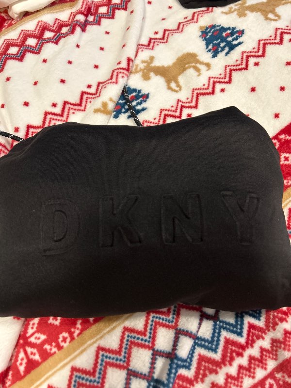 Svört DKNY peysa